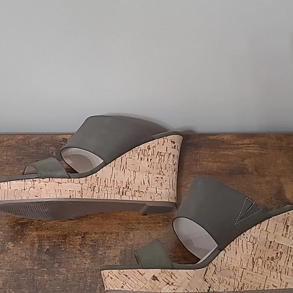Xappeal FAYE Olive Green with Cork Wedge Sandals size 8.5